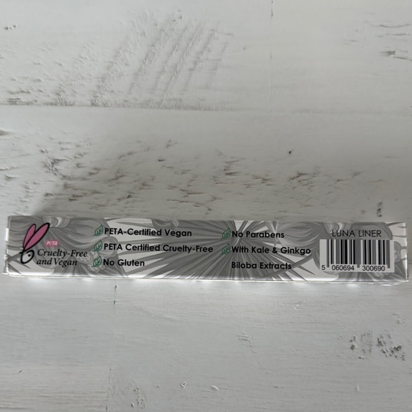 Seraphine Water-Resistant Liquid Eyeliner - Picture 2 of 2